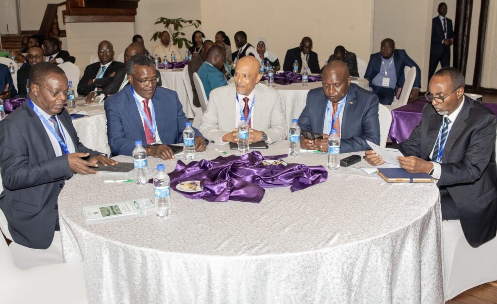 From left: EACC Chairperson, Dr David Oginde; Former CJ, Hon. Maraga; EACC CEO, Mr Mbarak; MCK CEO Mr David Omwoyo; and EACC DCEO, Mr Abdi Ahmed during the 3rd EACC UNODC andti-corruption workshop for media practitioners at Safaripark Hotel